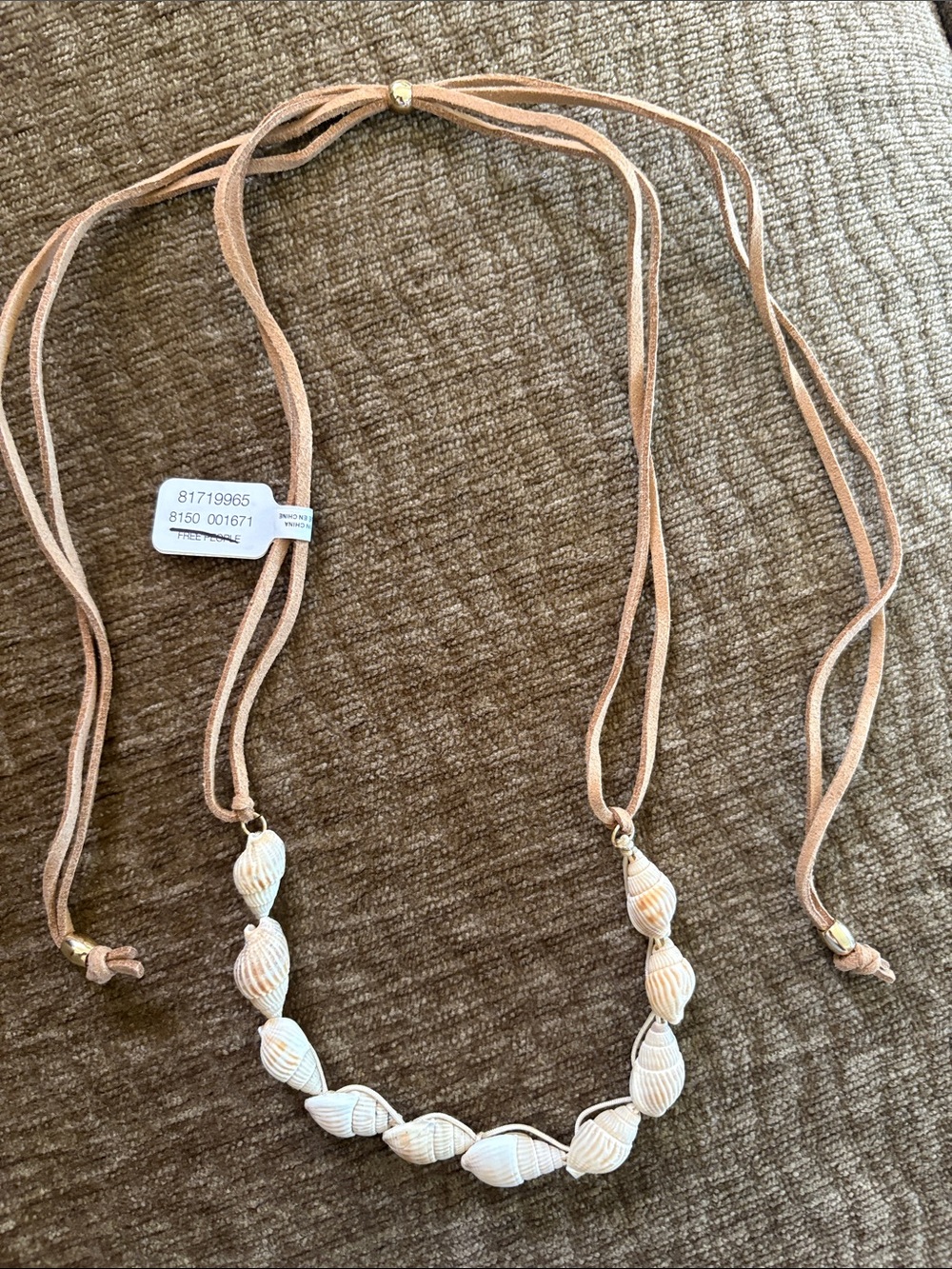 Free People Seashell Accent Beige Suede Strand Adjustable Necklace - BNWT